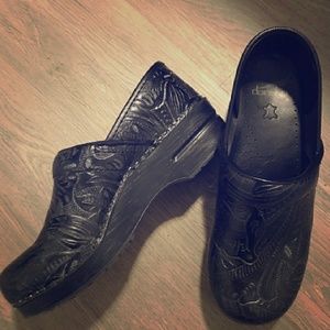 Dansko black tooled nursing shoe- size 39